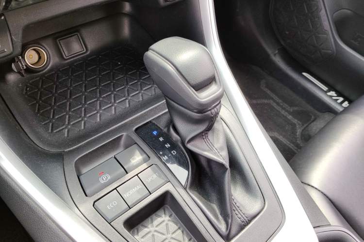 Used Toyota RAV4 2022 2.0L CVT Two-Wheel Drive Urban Edition Gear Lever