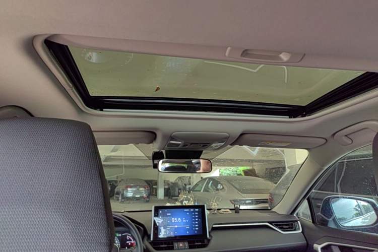 Used Toyota RAV4 2022 2.0L CVT Two-Wheel Drive Fashion Edition Headliner