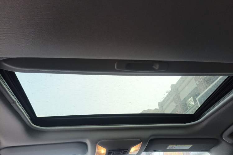 Used Toyota RAV4 2022 2.0L CVT Two-Wheel Drive Fashion Edition Headliner