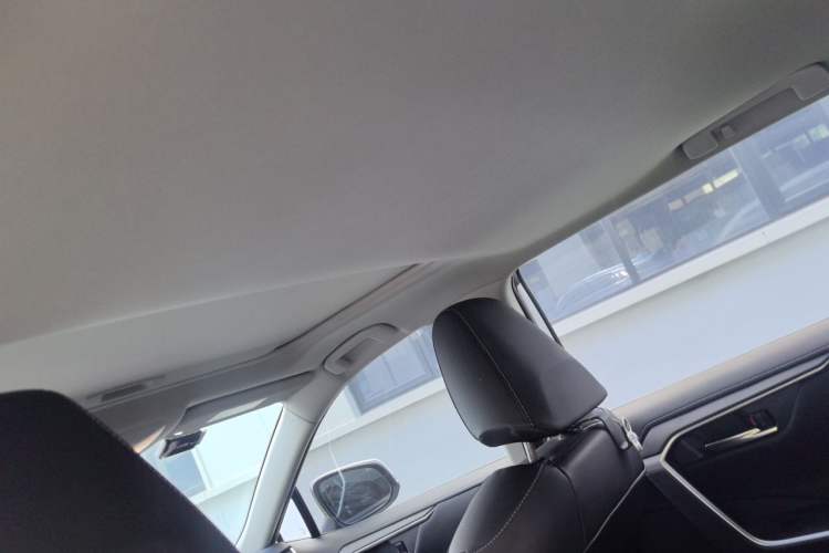 Used Toyota RAV4 2022 2.0L CVT Two-Wheel Drive Fashion Plus Edition Headliner