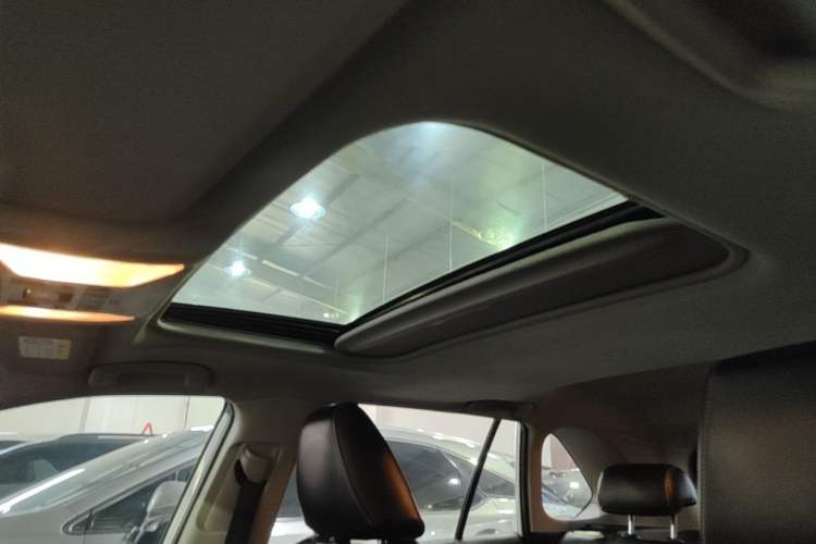 Used Toyota RAV4 2022 2.0L CVT Two-Wheel Drive Fashion Edition Headliner