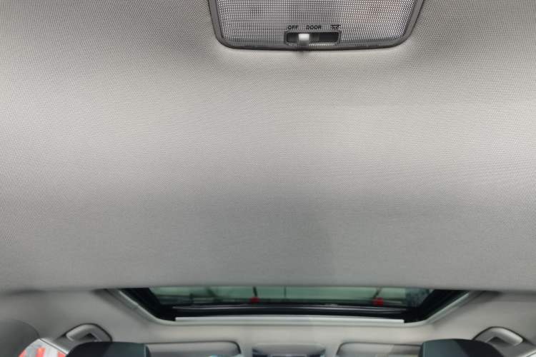 Used Toyota RAV4 2022 2.0L CVT Two-Wheel Drive Fashion Edition Headliner