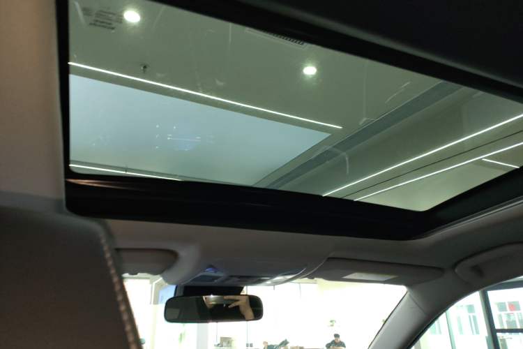 Used Toyota RAV4 2022 2.0L CVT Two-Wheel Drive Prestige Edition Headliner