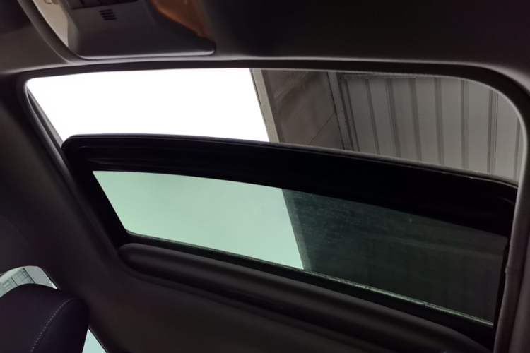 Used Toyota RAV4 2022 Dual-Engine 2.5L E-CVT Four-Wheel Drive Elite Plus Edition Headliner