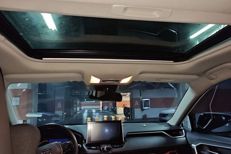 Used Toyota RAV4 2022 2.0L CVT Two-Wheel Drive Fashion Plus Edition Headliner