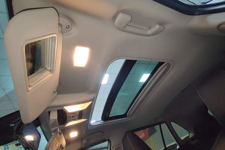 Used Toyota RAV4 2022 2.0L CVT Two-Wheel Drive Fashion Plus Edition Headliner