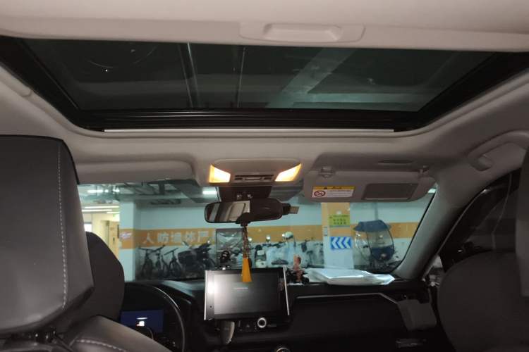 Used Toyota RAV4 2022 2.0L CVT 4x4 Style Plus Edition Headliner