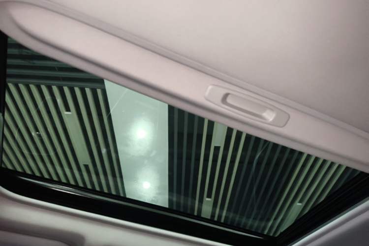 Used Toyota RAV4 2022 2.0L CVT Two-Wheel Drive Fashion Plus Edition Headliner