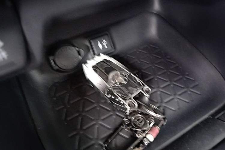Used Toyota RAV4 2022 2.0L CVT Two-Wheel Drive Fashion Edition Interior 1