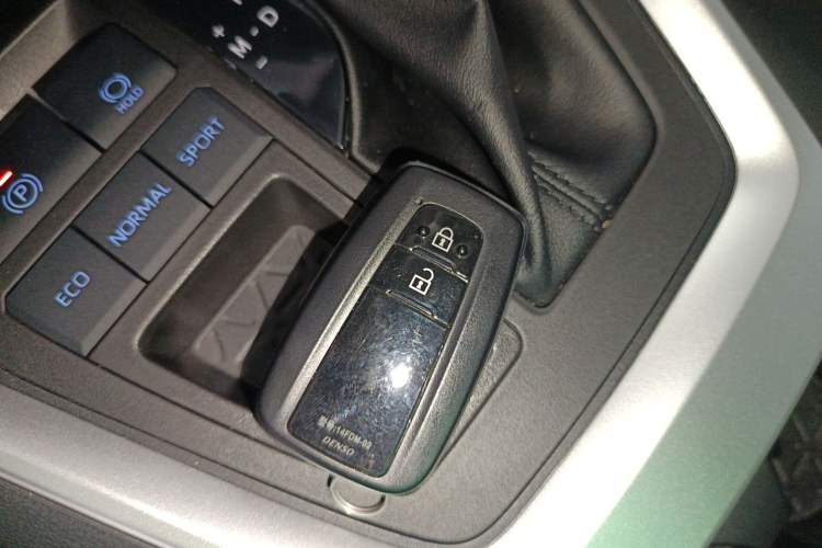 Used Toyota RAV4 2022 2.0L CVT Two-Wheel Drive Fashion Edition Interior 1