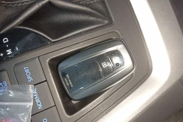 Used Toyota RAV4 2022 2.0L CVT Two-Wheel Drive Fashion Plus Edition Interior 1