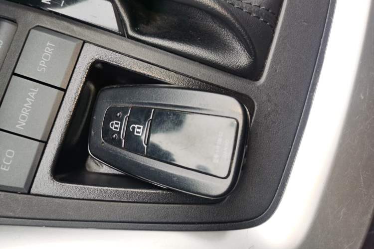 Used Toyota RAV4 2022 2.0L CVT Two-Wheel Drive Fashion Plus Edition Interior 1