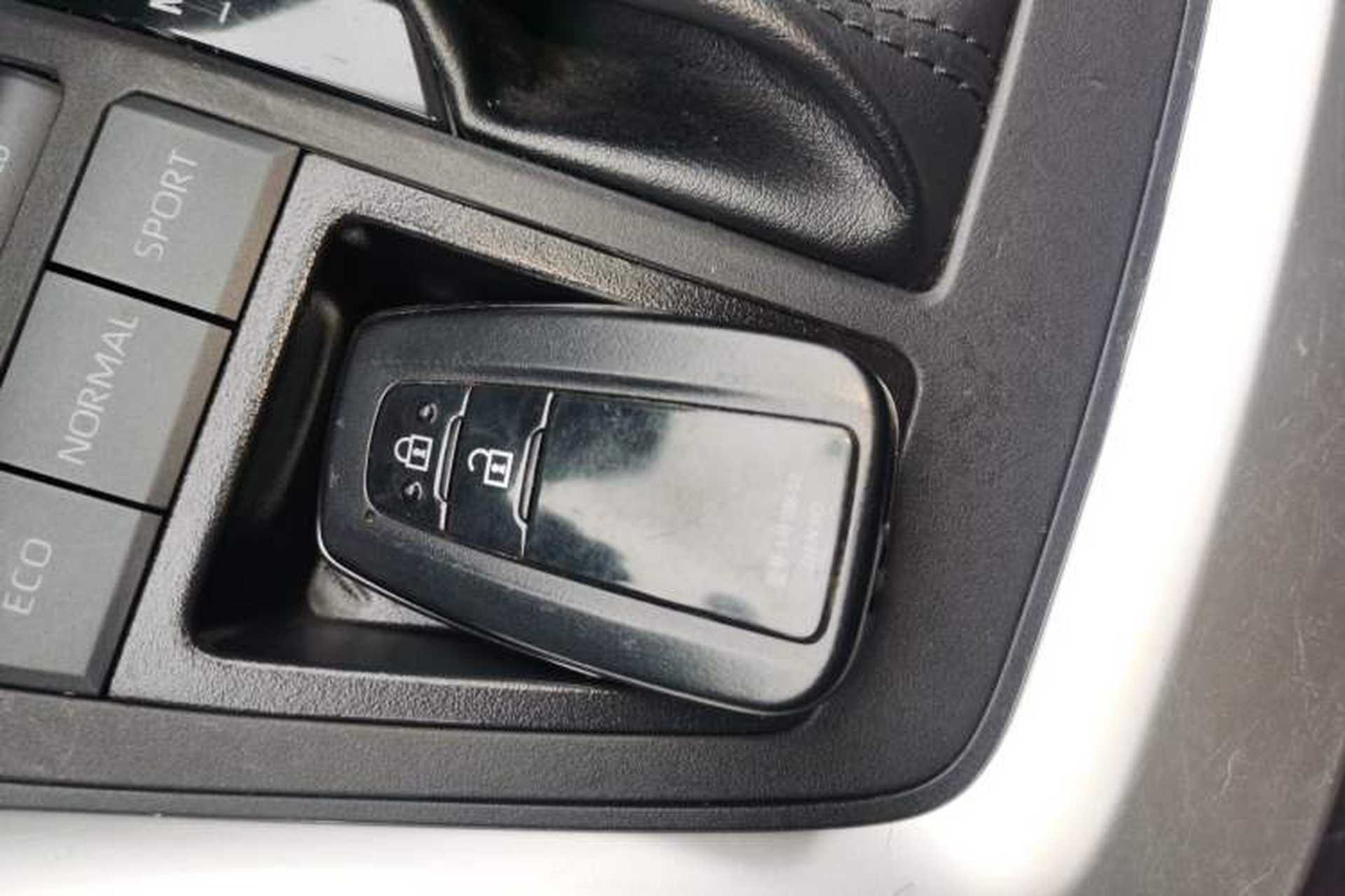Used Toyota RAV4 2022 2.0L CVT Two-Wheel Drive Fashion Plus Edition Interior 1