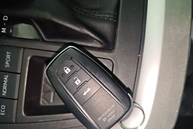 Used Toyota RAV4 2022 2.0L CVT Two-Wheel Drive Fashion Plus Edition Interior 1