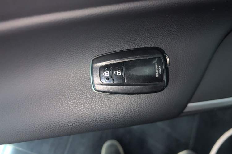 Used Toyota RAV4 2022 Dual-Engine 2.5L E-CVT Two-Wheel Drive Elite Edition Interior 1