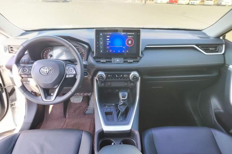 Used Toyota RAV4 2022 2.0L CVT Two-Wheel Drive Fashion Plus Edition Interior 1