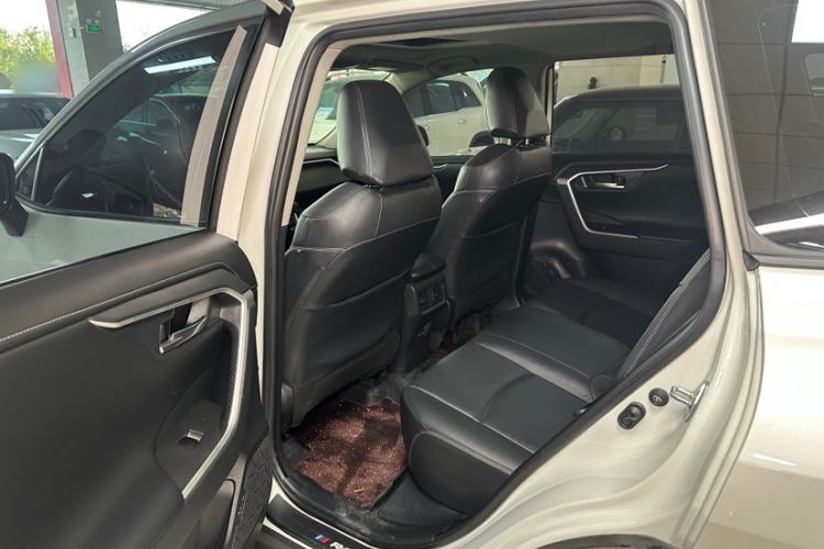 Used Toyota RAV4 2022 2.0L CVT Two-Wheel Drive Fashion Plus Edition Interior 11