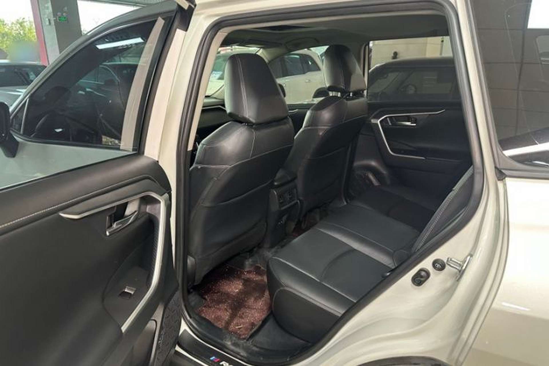 Used Toyota RAV4 2022 2.0L CVT Two-Wheel Drive Fashion Plus Edition Interior 11