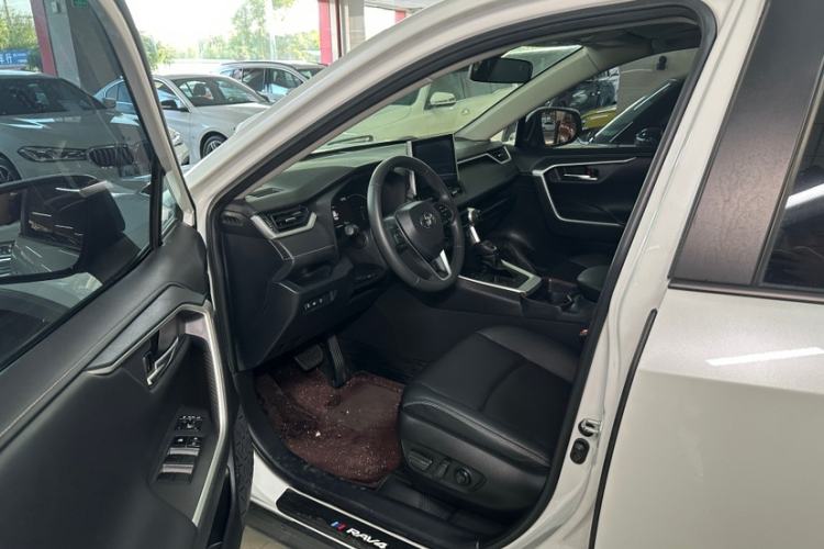Used Toyota RAV4 2022 2.0L CVT Two-Wheel Drive Fashion Plus Edition Interior 15