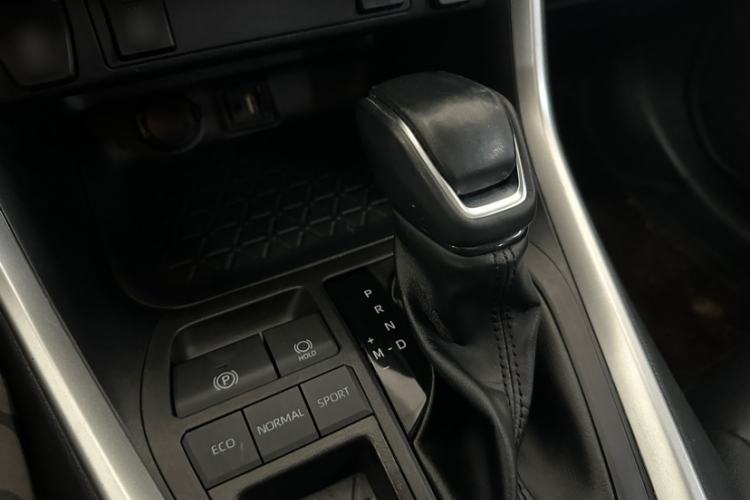 Used Toyota RAV4 2022 2.0L CVT Two-Wheel Drive Fashion Plus Edition Interior 2