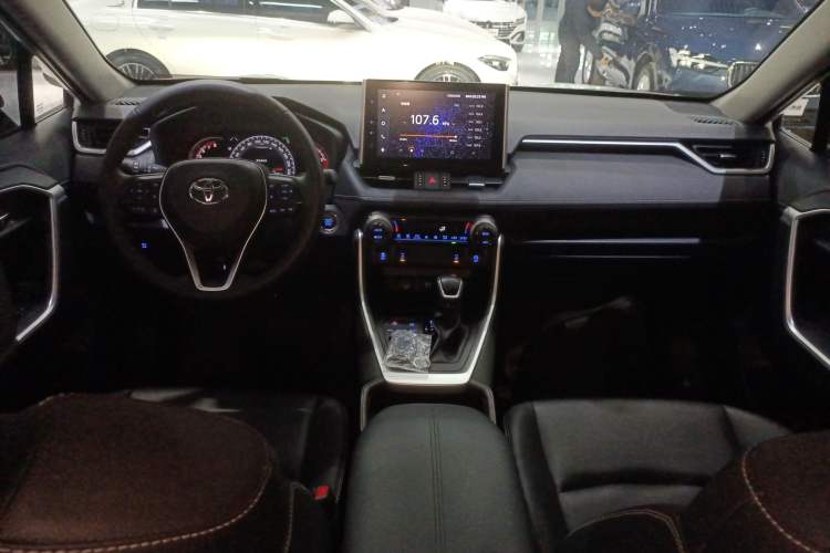 Used Toyota RAV4 2022 2.0L CVT Two-Wheel Drive Fashion Plus Edition Interior 2