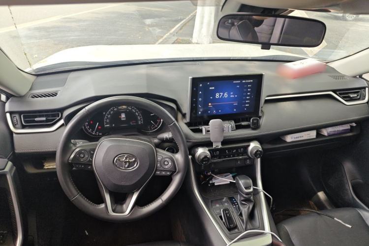 Used Toyota RAV4 2022 2.0L CVT Two-Wheel Drive Fashion Plus Edition Interior 2