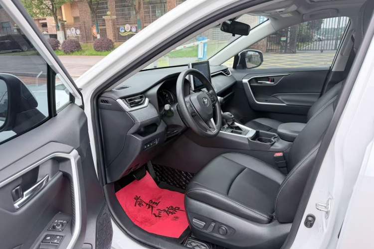 Used Toyota RAV4 2022 2.0L CVT Two-Wheel Drive Fashion Edition Interior 2