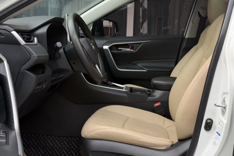 Used Toyota RAV4 2022 2.0L CVT 4x4 Fashion Edition Interior 2