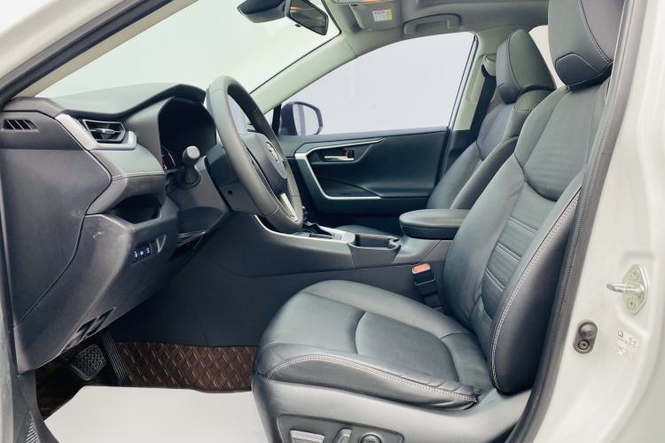 Used Toyota RAV4 2022 2.0L CVT Two-Wheel Drive Fashion Plus Edition Interior 2