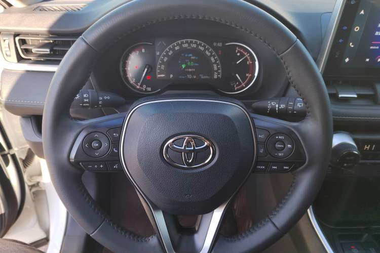Used Toyota RAV4 2022 2.0L CVT Two-Wheel Drive Fashion Plus Edition Interior 2