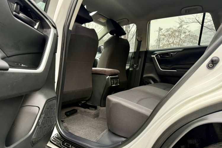 Used Toyota RAV4 2022 2.0L CVT Two-Wheel Drive Urban Edition Interior 2