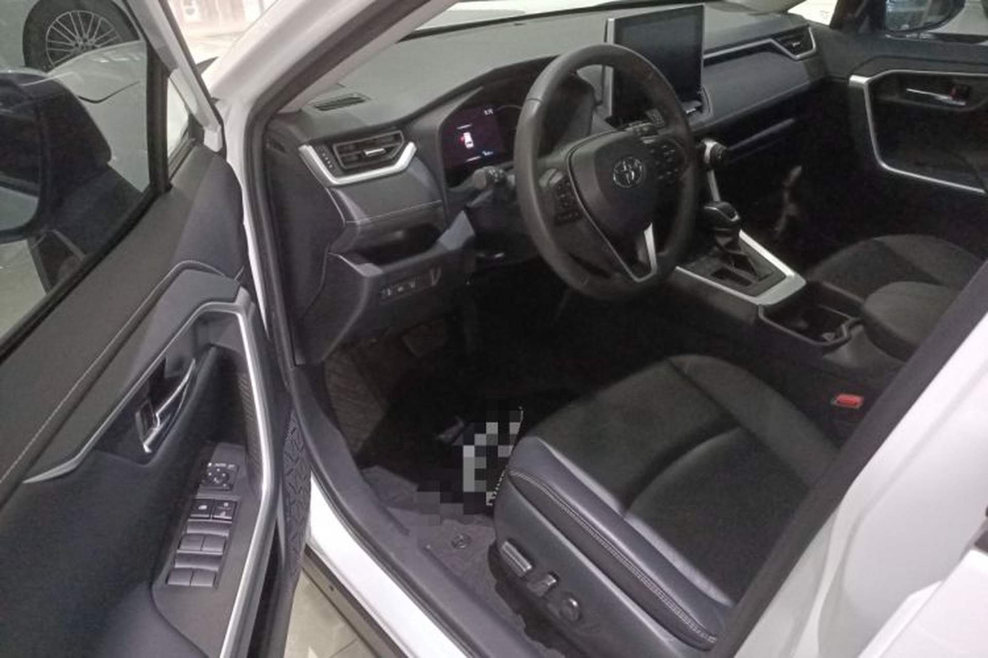 Used Toyota RAV4 2022 2.0L CVT Two-Wheel Drive Fashion Plus Edition Interior 3