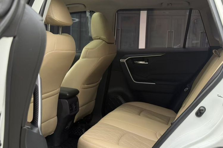 Used Toyota RAV4 2022 2.0L CVT 4x4 Fashion Edition Interior 3
