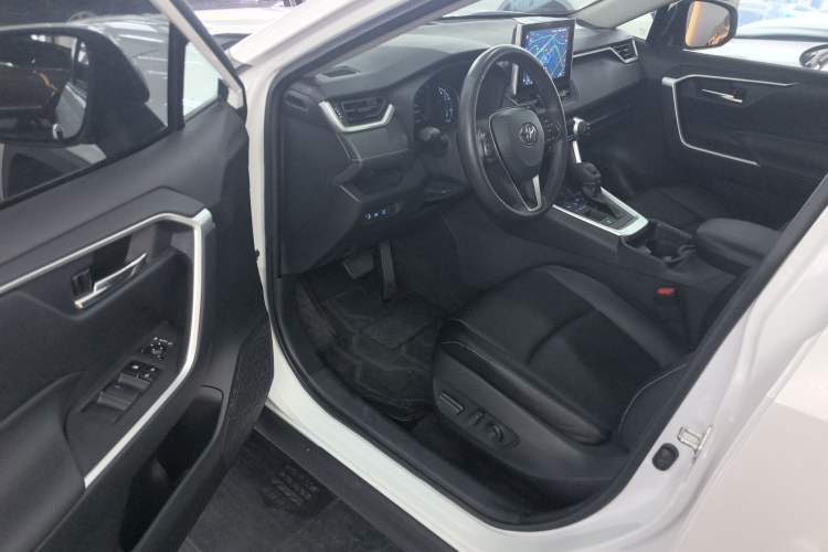 Used Toyota RAV4 2022 Dual-Engine 2.5L E-CVT Two-Wheel Drive Elite Edition Interior 3