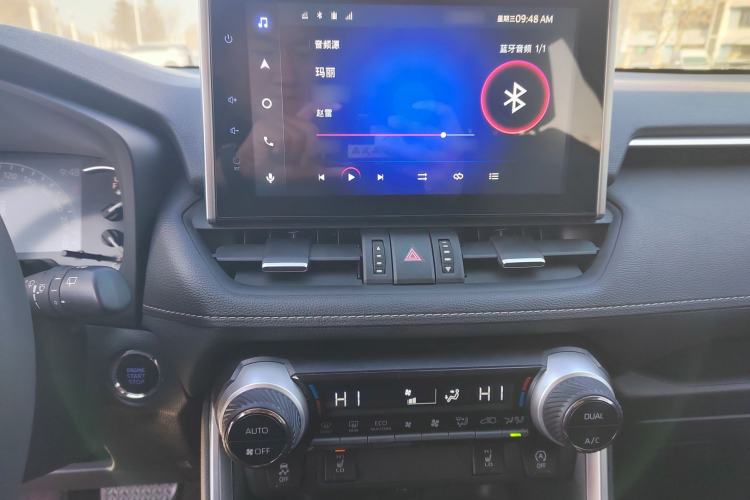 Used Toyota RAV4 2022 2.0L CVT Two-Wheel Drive Fashion Plus Edition Interior 3