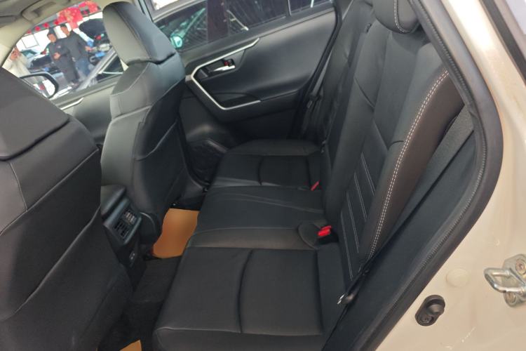 Used Toyota RAV4 2022 Dual-Engine 2.5L E-CVT Four-Wheel Drive Elite Plus Edition Interior 4