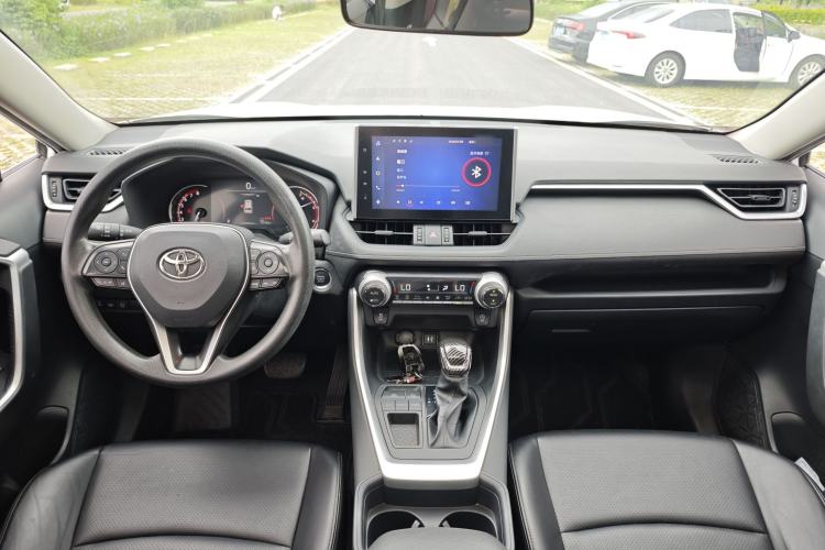 Used Toyota RAV4 2022 2.0L CVT Two-Wheel Drive Fashion Edition Interior 4