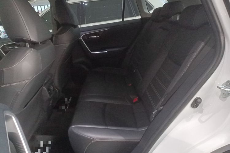 Used Toyota RAV4 2022 2.0L CVT Two-Wheel Drive Fashion Plus Edition Interior 4