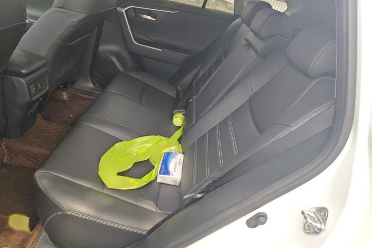 Used Toyota RAV4 2022 2.0L CVT Two-Wheel Drive Fashion Plus Edition Interior 4