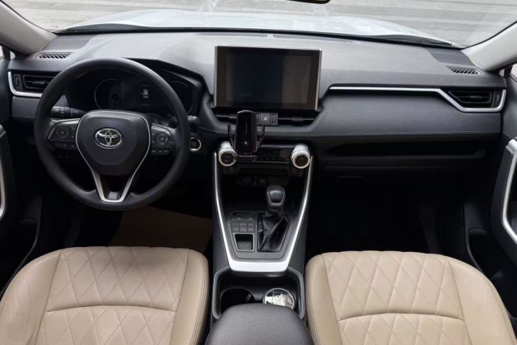 Used Toyota RAV4 2022 2.0L CVT 4x4 Fashion Edition Interior 4