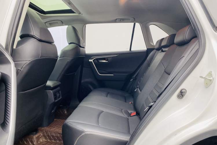 Used Toyota RAV4 2022 2.0L CVT Two-Wheel Drive Fashion Plus Edition Interior 4