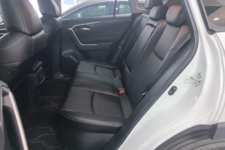 Used Toyota RAV4 2022 Dual-Engine 2.5L E-CVT Two-Wheel Drive Elite Edition Interior 4