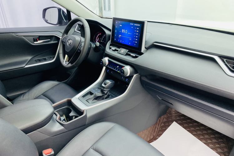 Used Toyota RAV4 2022 2.0L CVT Two-Wheel Drive Fashion Plus Edition Interior 5