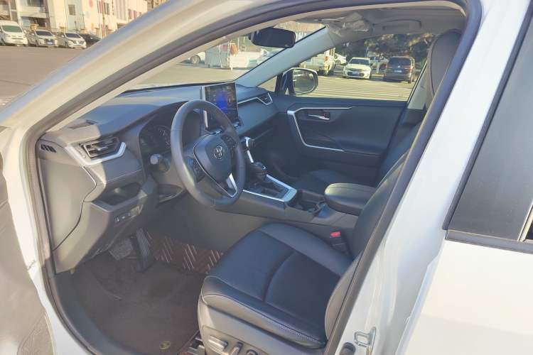 Used Toyota RAV4 2022 2.0L CVT Two-Wheel Drive Fashion Plus Edition Interior 5