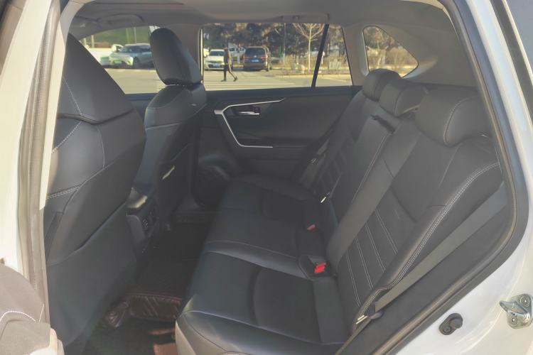 Used Toyota RAV4 2022 2.0L CVT Two-Wheel Drive Fashion Plus Edition Interior 6