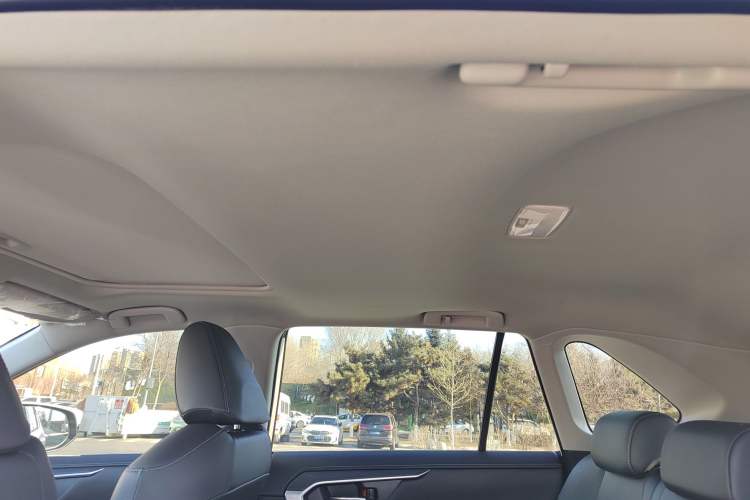 Used Toyota RAV4 2022 2.0L CVT Two-Wheel Drive Fashion Plus Edition Interior 7
