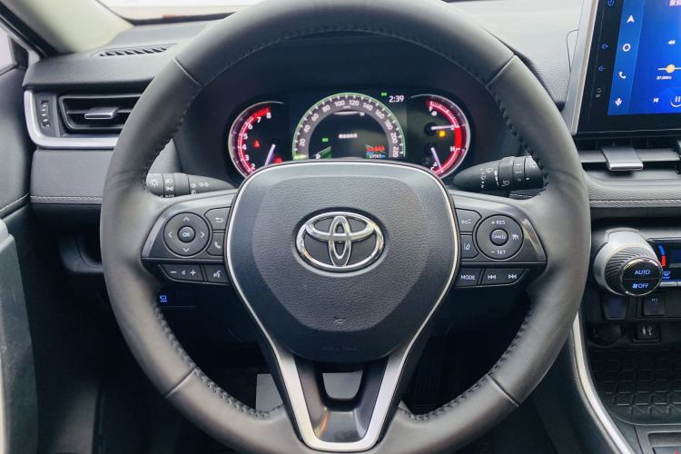 Used Toyota RAV4 2022 2.0L CVT Two-Wheel Drive Fashion Plus Edition Interior 8