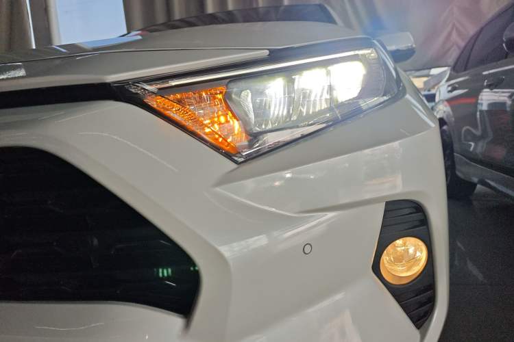 Used Toyota RAV4 2022 Dual-Engine 2.5L E-CVT Four-Wheel Drive Elite Plus Edition Left Front Headlight