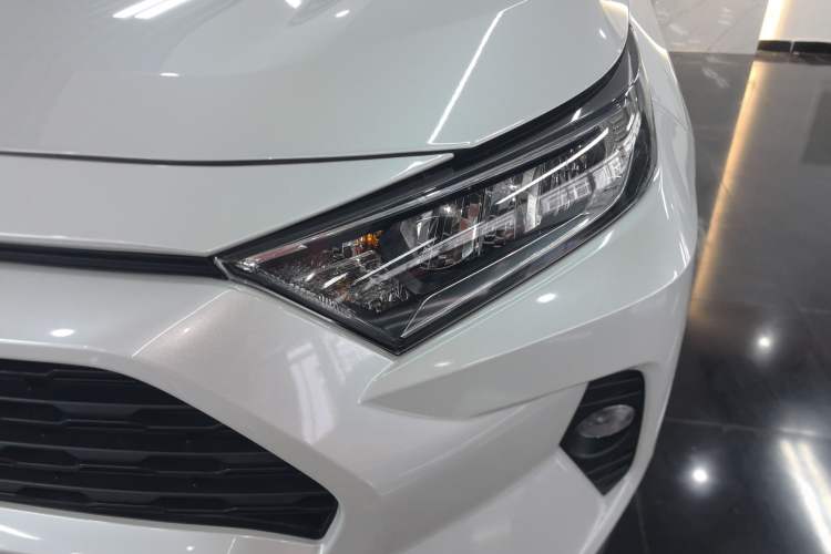 Used Toyota RAV4 2022 Dual-Engine 2.5L E-CVT Two-Wheel Drive Elite Edition Left Front Headlight