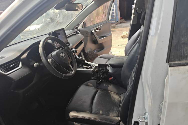 Used Toyota RAV4 2022 2.0L CVT Two-Wheel Drive Fashion Plus Edition Left Front Seat
